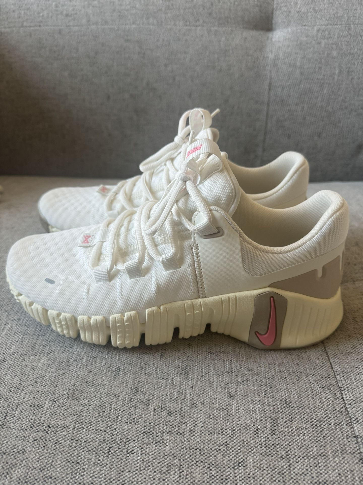Women’s Nike Metcon 5 - Size 9