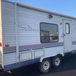 2004 Fleetwood Pioneer