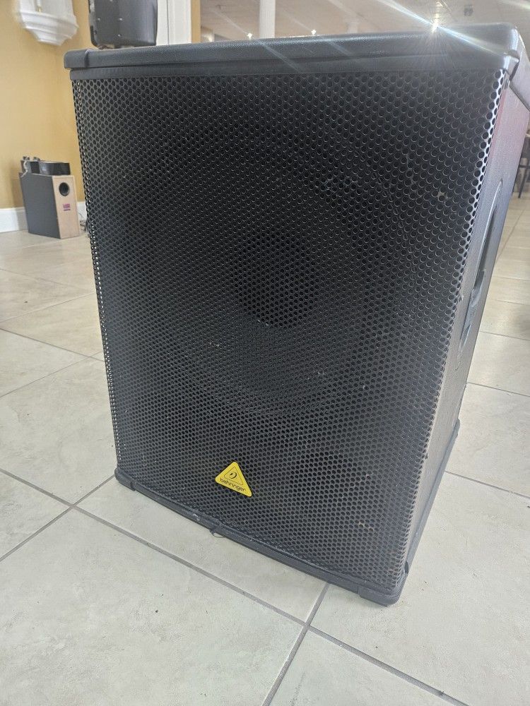 Behringer 1400w Subwoofer 18inch