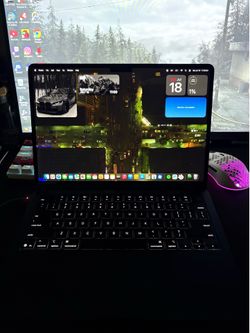 Apple M4 13 inch display MacBook