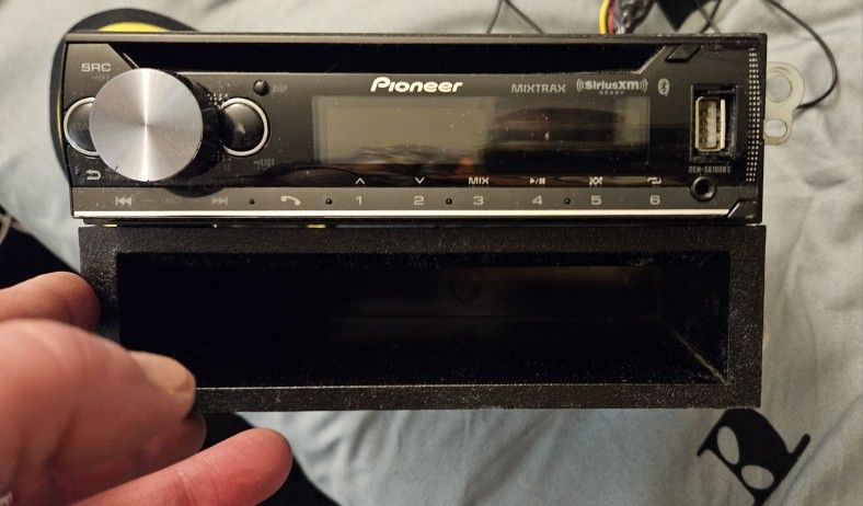 Pioneer Radio & CD Player with 4 JVC Speakers