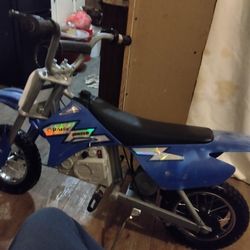 RAZOR DIRT BIKE GREAT CONDITION EVERYTHING WORKS HAS CHARGER BUT WILL Need Batterie