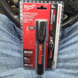 Milwaukee 2000 Lumen Flashlight 