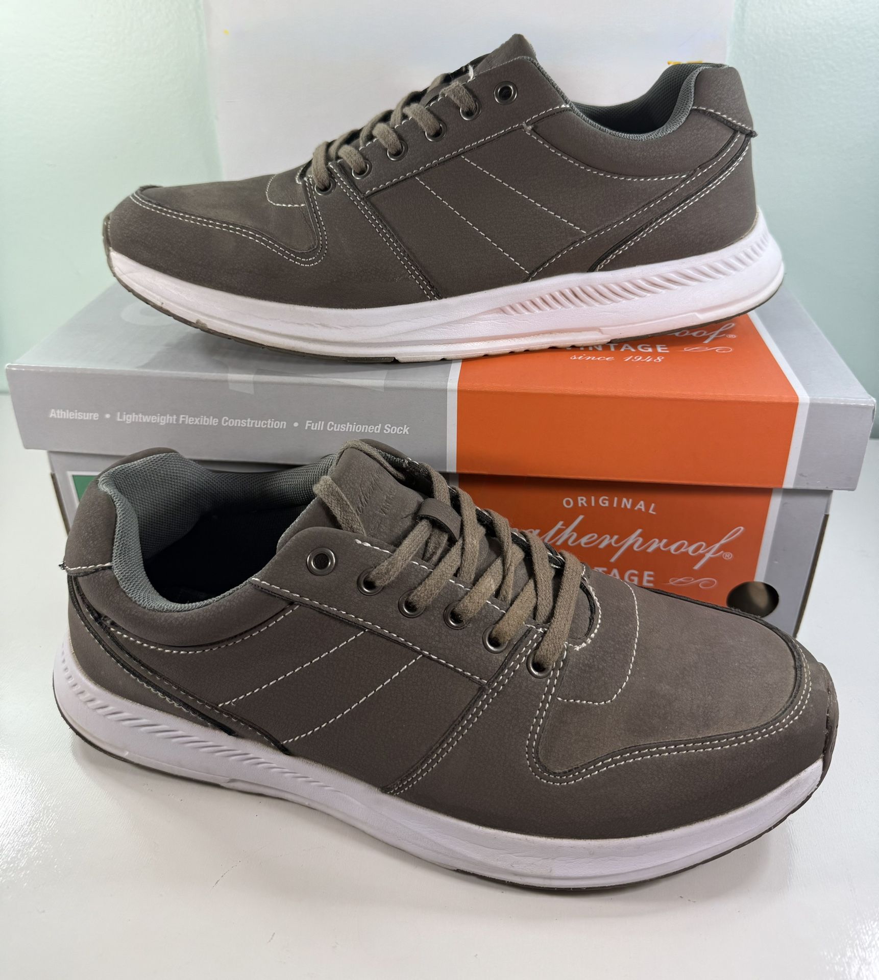 Weatherproof men’s sneakers shoes - size 9.5