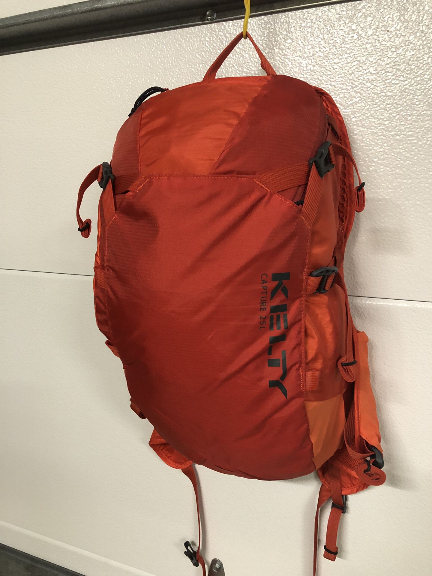 Kelty Capture 25L hiking, biking, running, Backpack