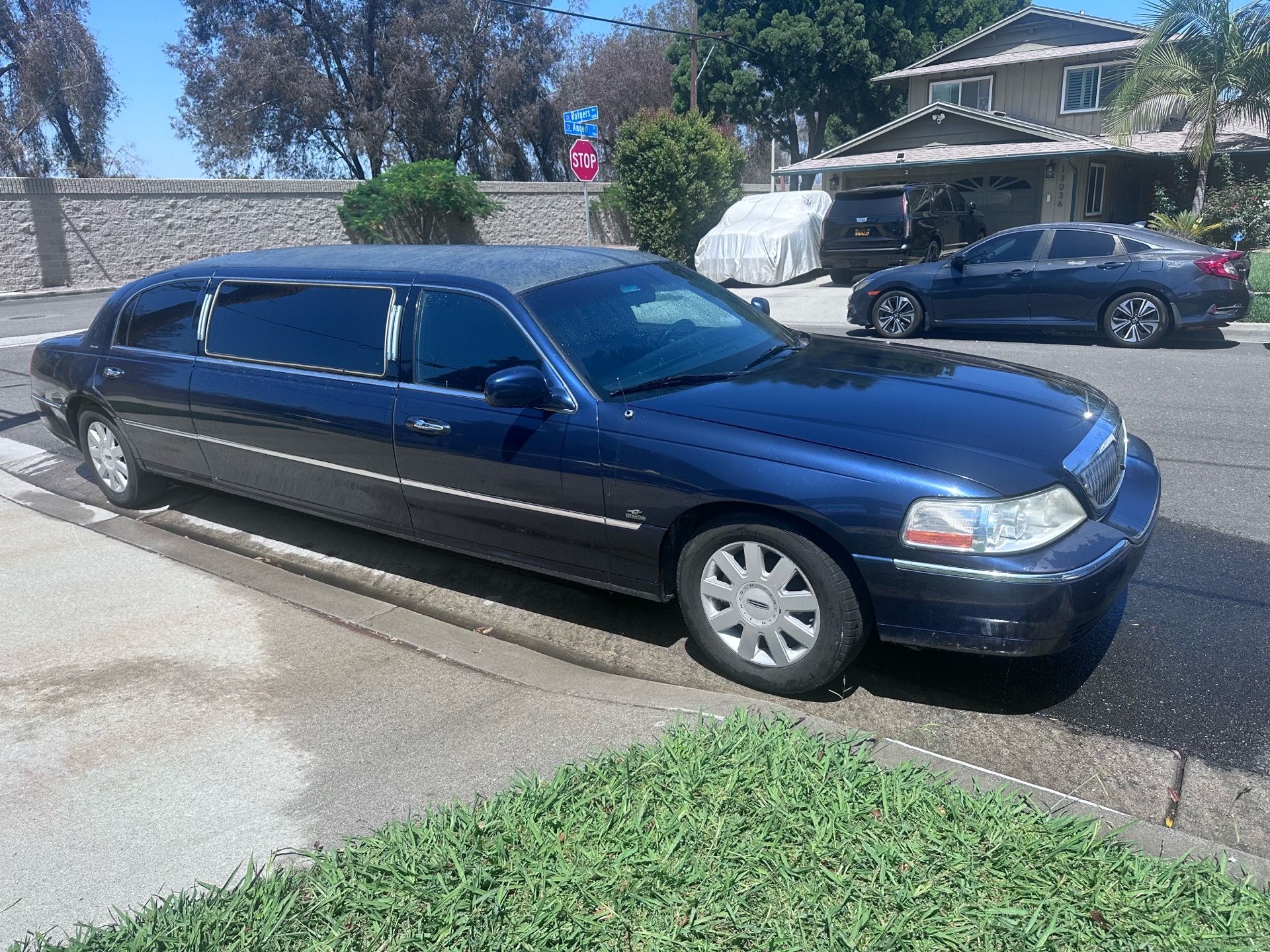Lincoln town car limo
