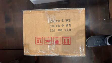 Qty z80: 9v 250 ma Interchangeable connectors.