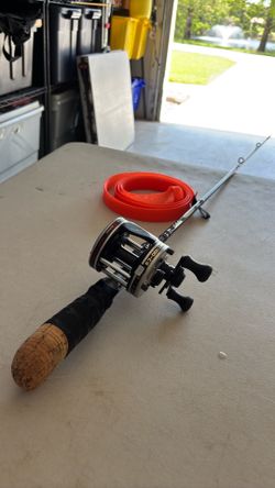 Round baitcasting combo