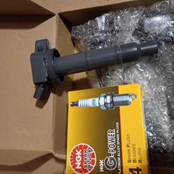 Toyota Ignition Coils With Spark Plugs. 