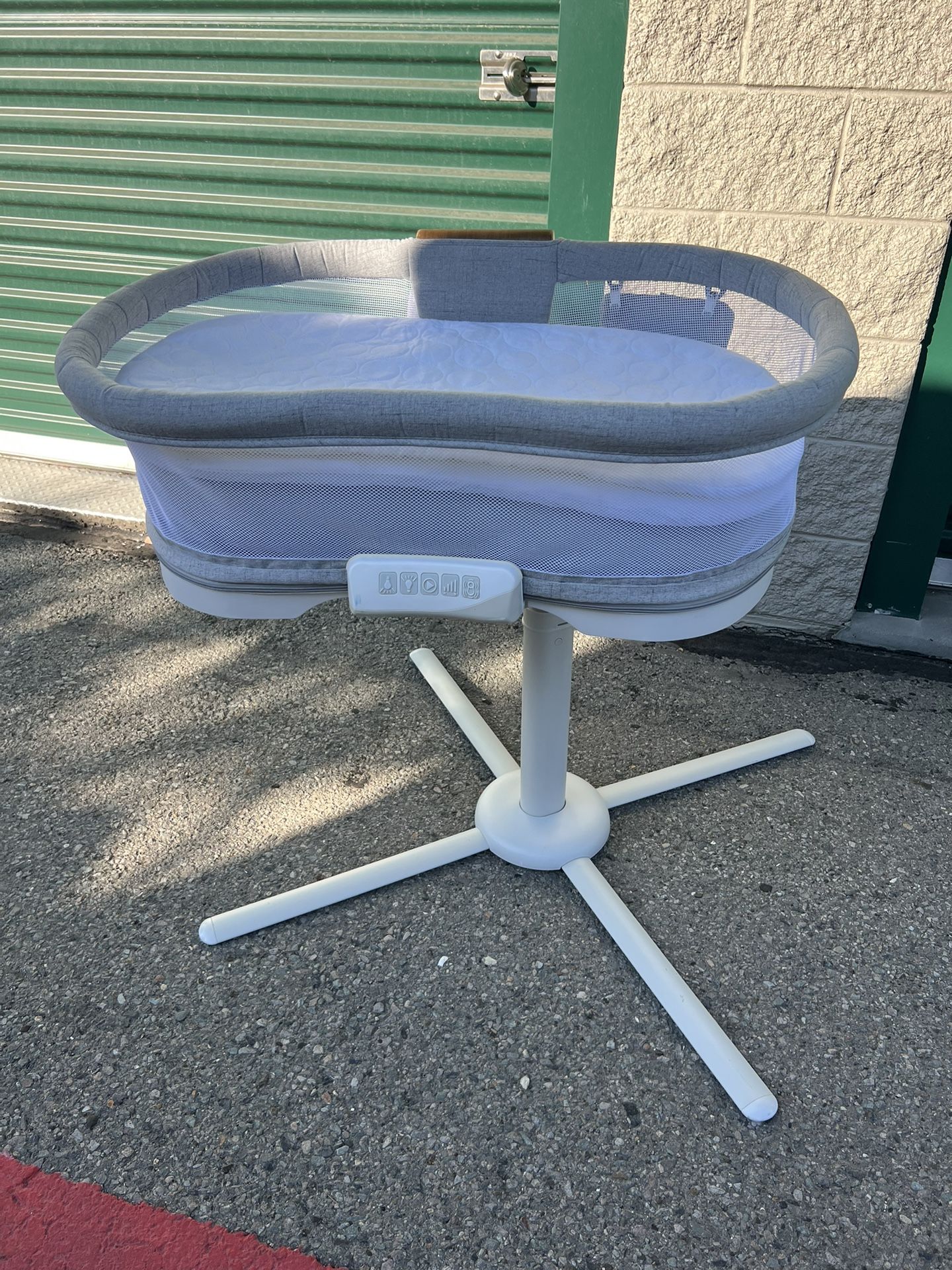 BassiNest® Luxe Swivel Sleeper