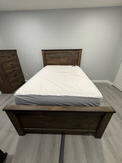 Full Size Bedset with Stand Up Dresser.