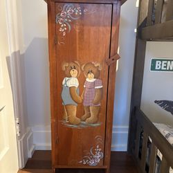 Cute Vintage Girls Dresser
