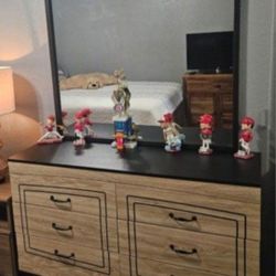 Dressing 6 Drawers With Mirror/Cash Only 