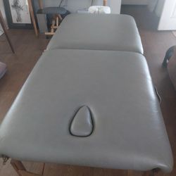 Oakworks Nova Professional Massage Table – Extra Wide 34”.  $125 Or Best Offer! 
