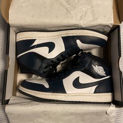 Air Jordan 1 Mid Armory Navy