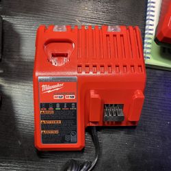 Milwuakee M18 And M12 Charger
