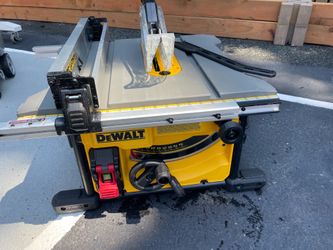 Dewalt 8 - 1/4” DWE7485 compact jobsite table saw LIKE NEW