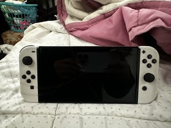 Nintendo Switch – OLED Model Mario Kart 8 Deluxe Bundle