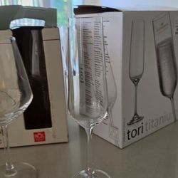 🟣 12 delicate crystal champagne glasses, 6.7 oz and 7.39 oz