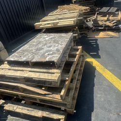 Free Pallets * Paramount*