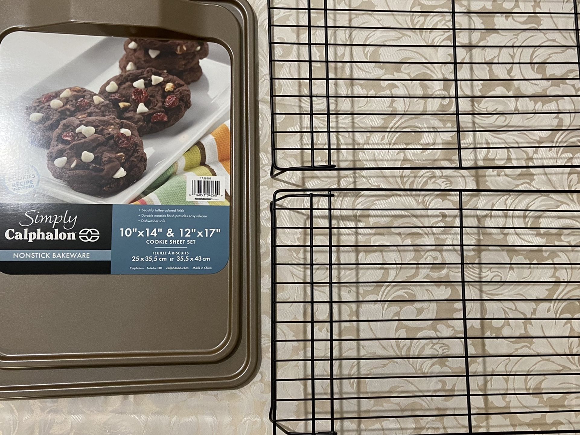 Cookie sheet set and two cookie racks