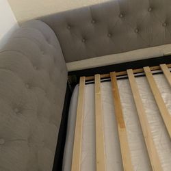 Day Bed With Trundle 