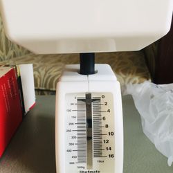 Chefmate Plastic Food Scale. 16oz/500g.  Very efficient device for your kitchen needs. Easy to clean. New. Never used. Still in original packaging.