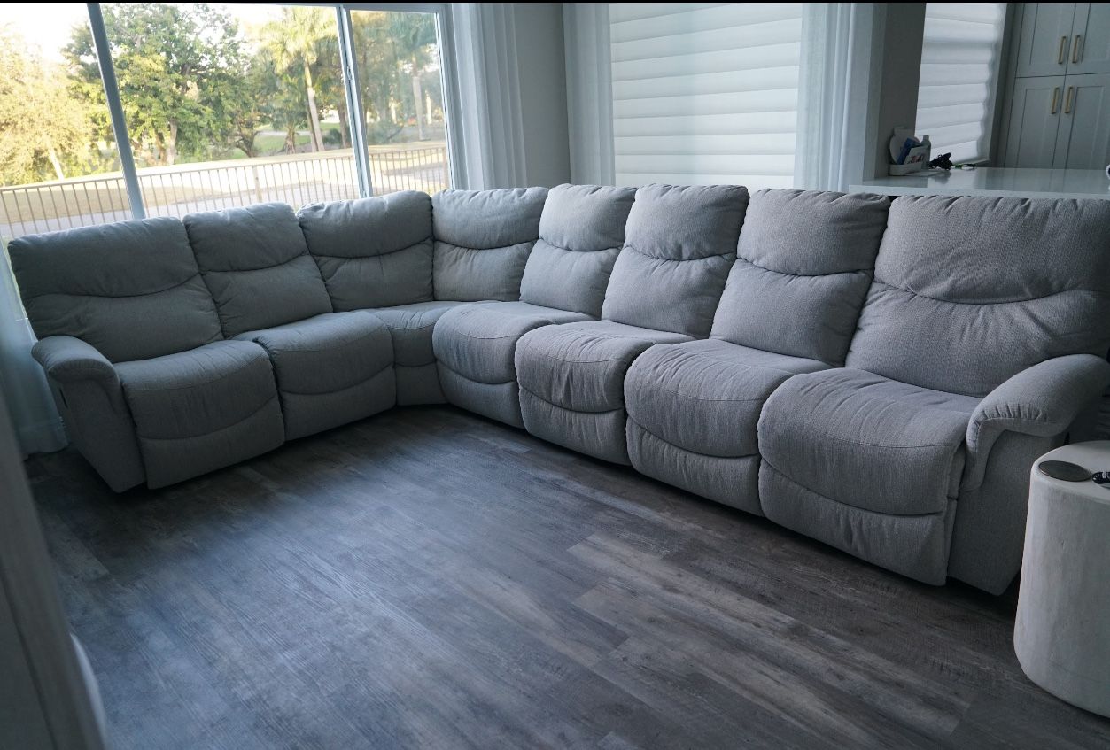 La-z-boy Couch 8 Piece (2 Recliners)