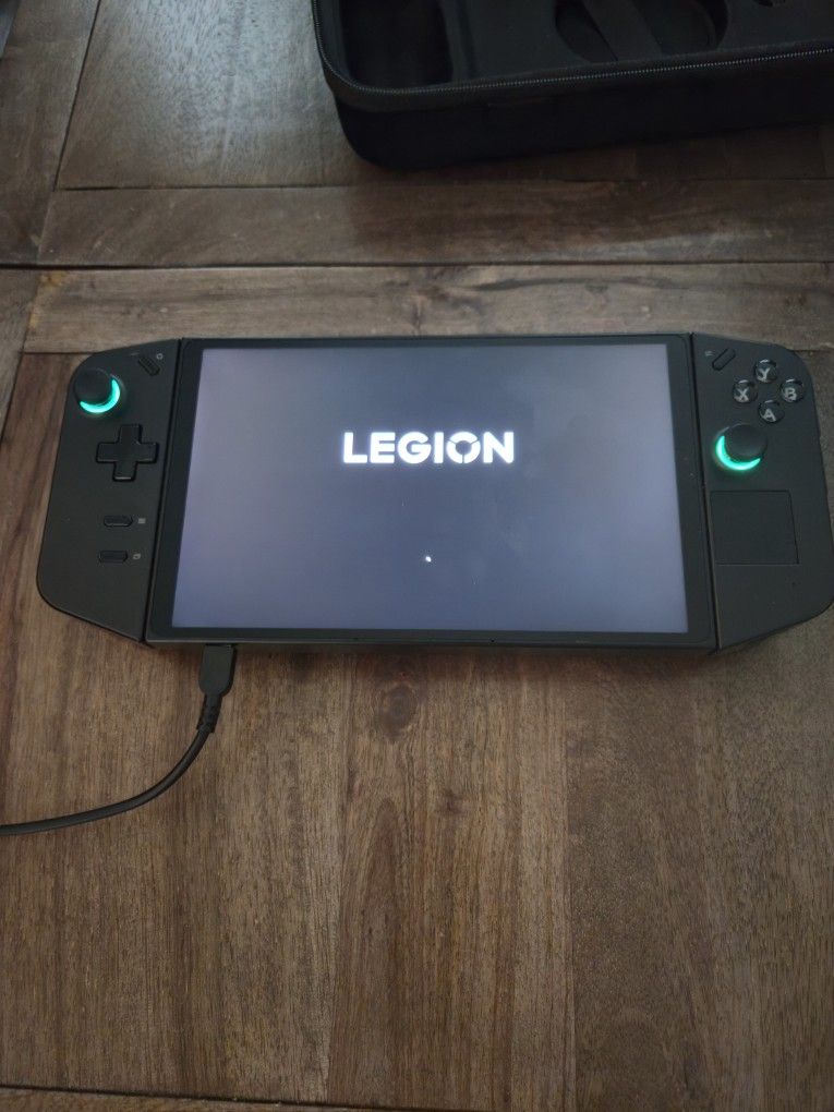 Legion Go 8.8" 144Hz WQXGA Gaming Handheld - AMD Ryzen Z1 Extreme - 16GB with 1 TB SSD - Windows