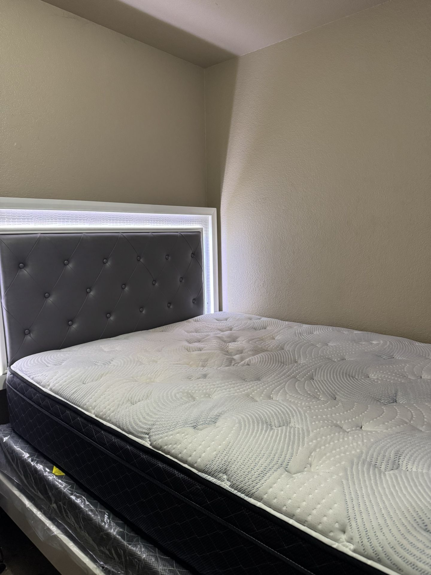LED Queen Bed Set With Mattress
