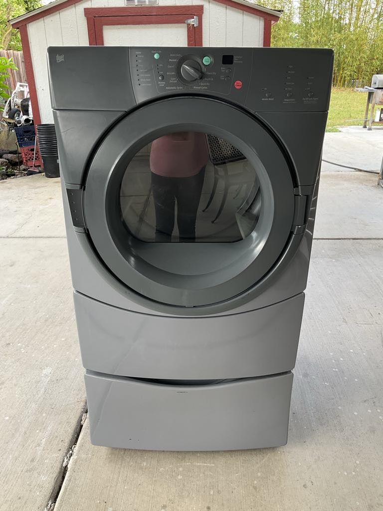 Whirlpool Electric Dryer With Pedestal Working