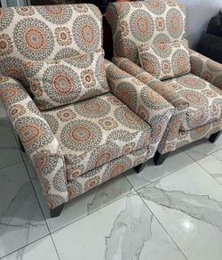 2 Accent chairs with matching pillows