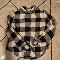 Abercrombie & Fitch Black and White Plaid Flannel Shirt - Size M