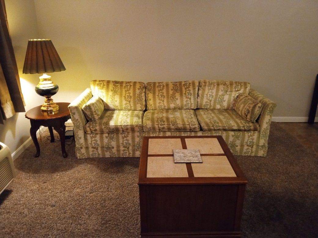 Living room Set With Matching Lamp