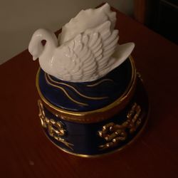A Beautiful Nice Musical Porcelain DoSet