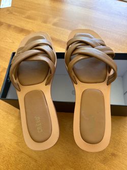 Crevo sandals size 8