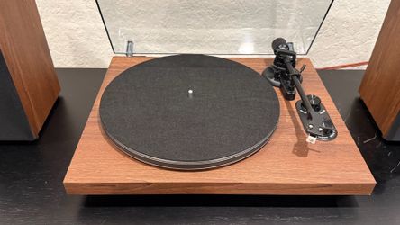Vinyl turntable with speakers; Bluetooth capable