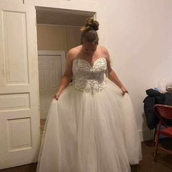 Davids Bridale Wedding Dress 