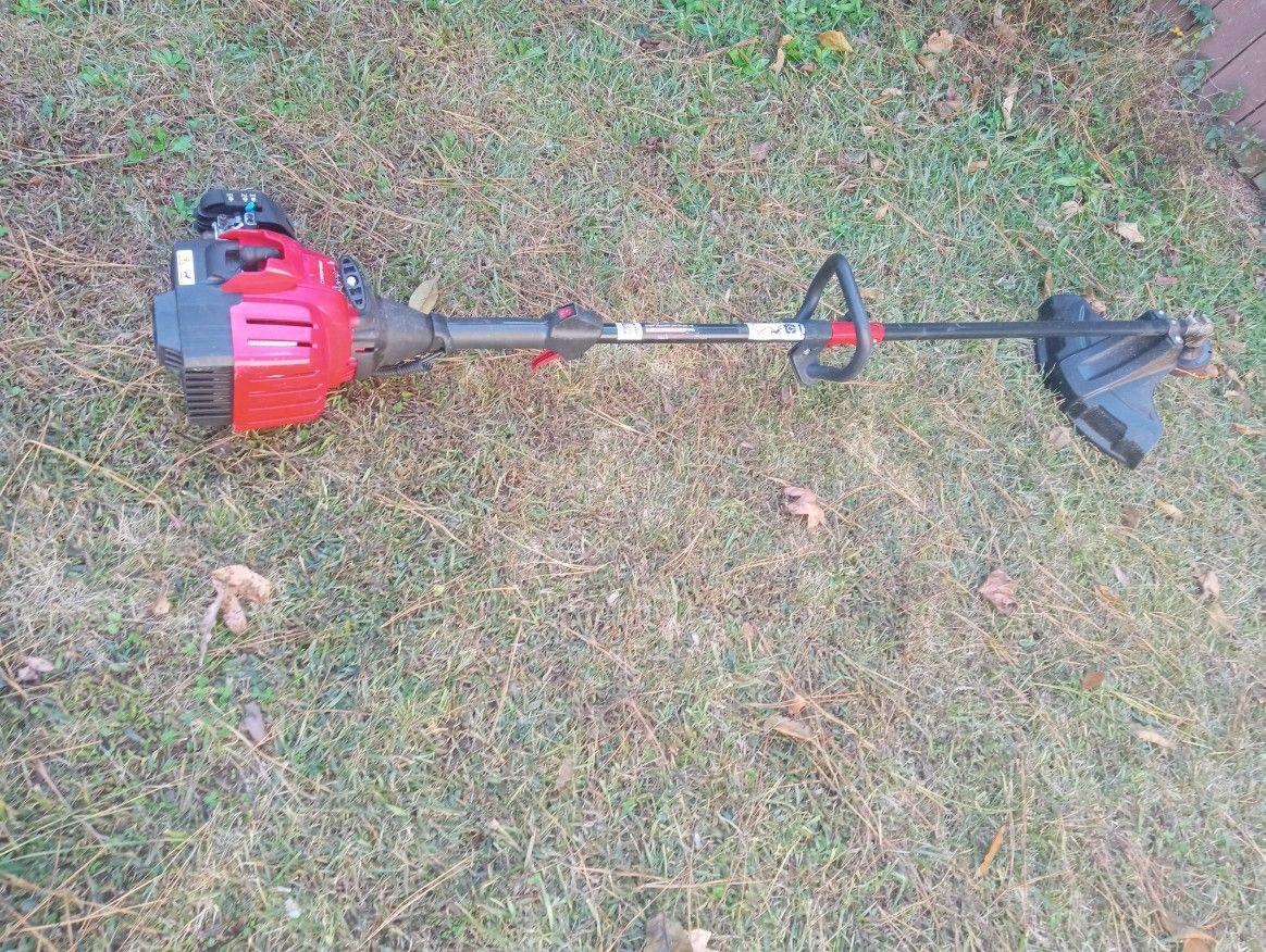 Troy-Bilt TB 32 Ec Straight Shaft Detachable Weadeater