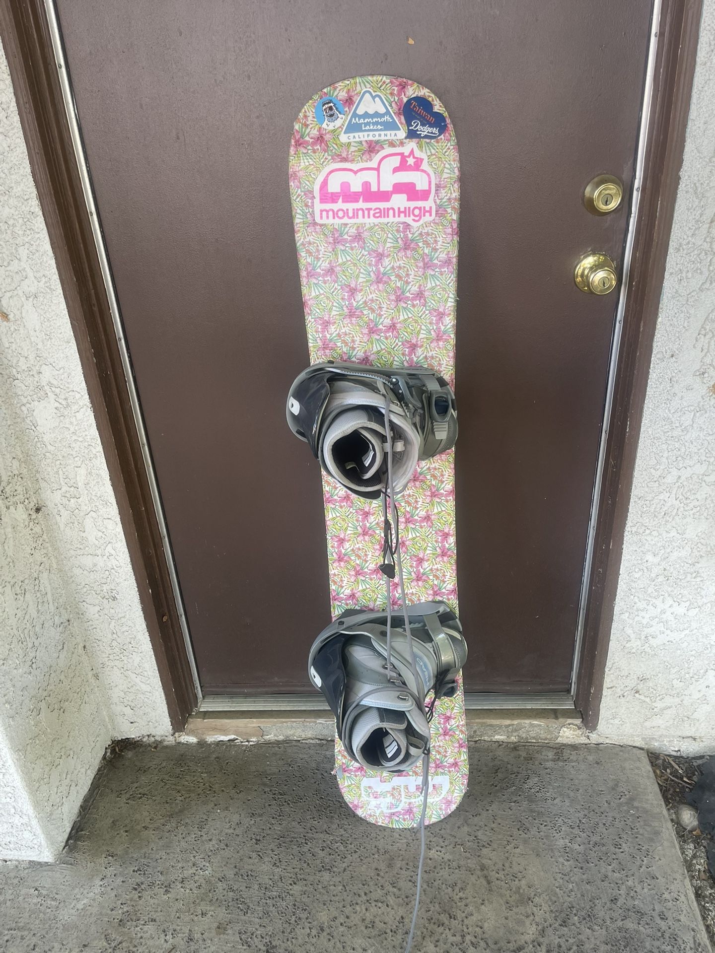 Girls o2 Snowboard, Boots, Bindings, & Bag