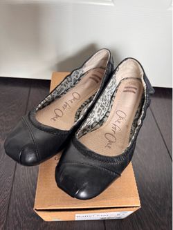 TOMS leather ballet flat
