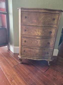 Small gold dresser