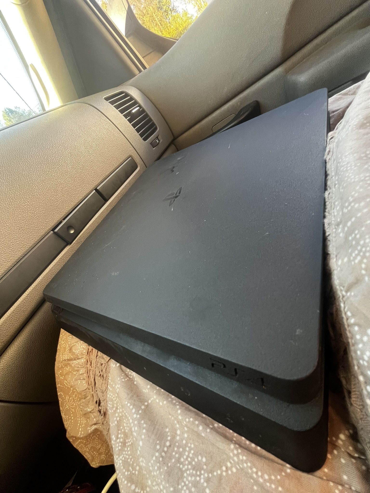 PS4 Slim - Broken Controller - Working System!!