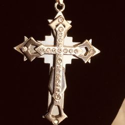 Men’s Cross Necklace In Silver. 