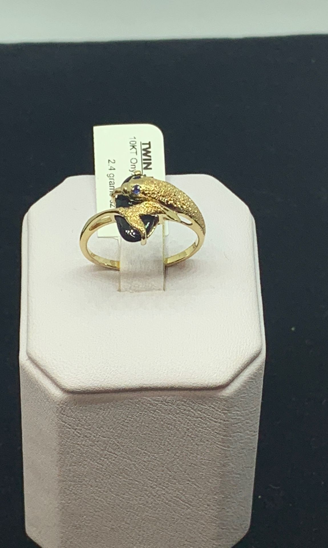 10kt women’s gold ring with onyx/sapphire ring available on special price