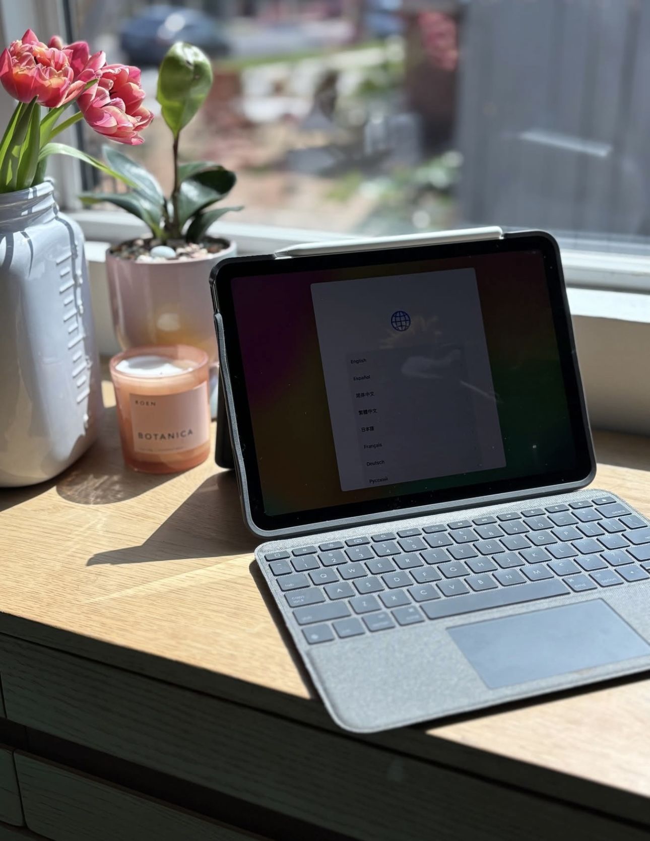 2021 iPad Air (4th Gen, 64GB, Green) + Apple Pencil & Keyboard Case