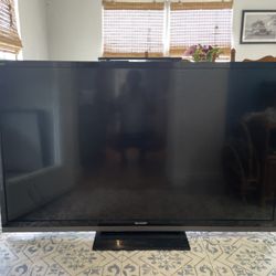 TV - Sharp - 65”