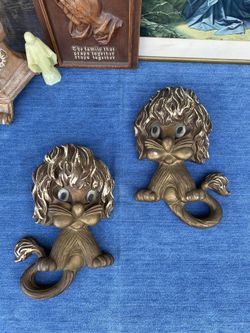 Vintage 1970s Pair Of MCM Gold Lions Wall Decor Art Universal Statuary Corp. Chicago 