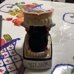 Rare Department 56 Lab Dracula's Teeth Bite Size Specimens Bowl Dish 7 1/2” Tall