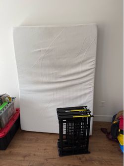 Full Size Memory Foam Mattress w Bed Frame
